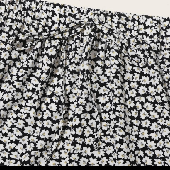 Daisy Drawstring Shorts - Picture 4 of 6